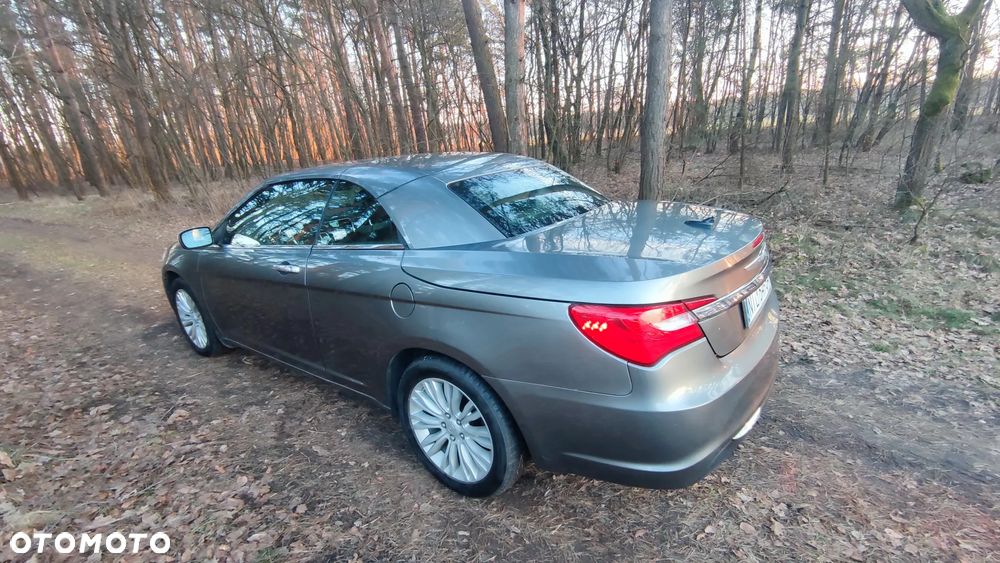 Chrysler 200 - 22