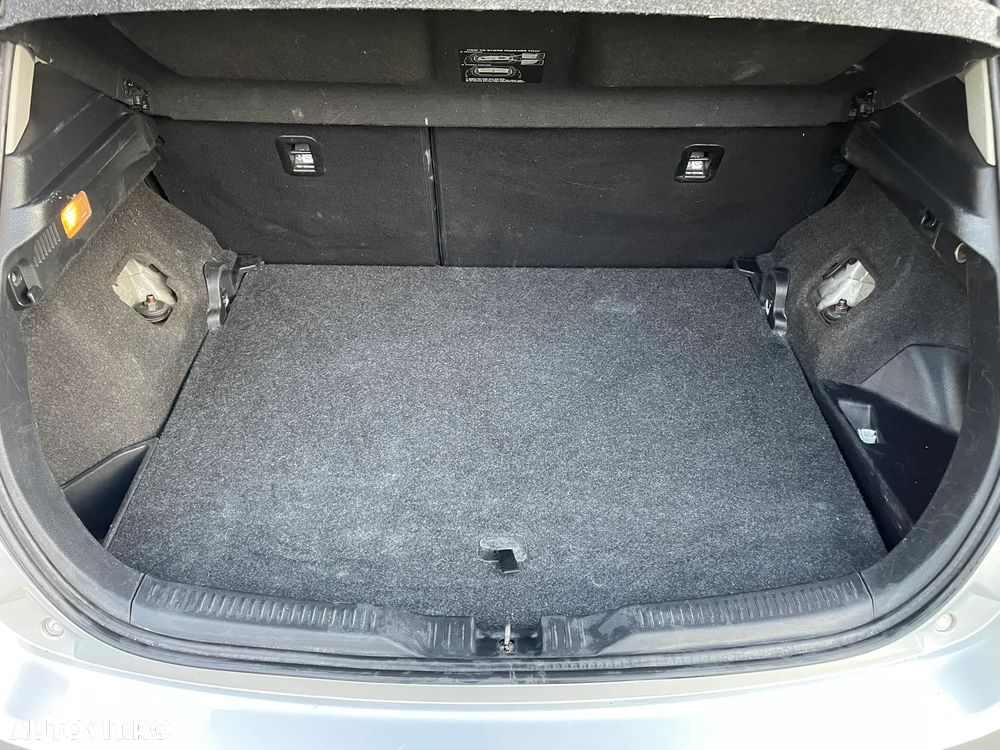 Toyota Auris - 22