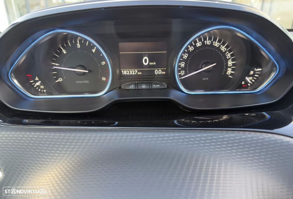 Peugeot 2008 1.6 BlueHDi Allure - 17