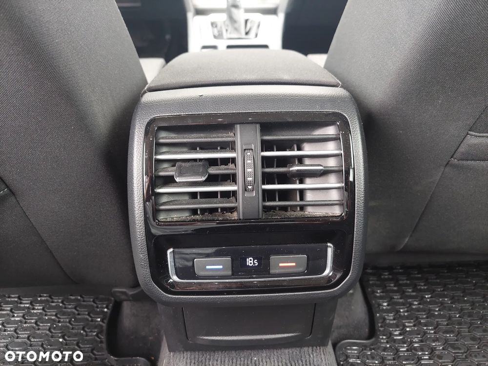 Volkswagen Passat 1.8 TSI BMT Comfortline DSG - 23