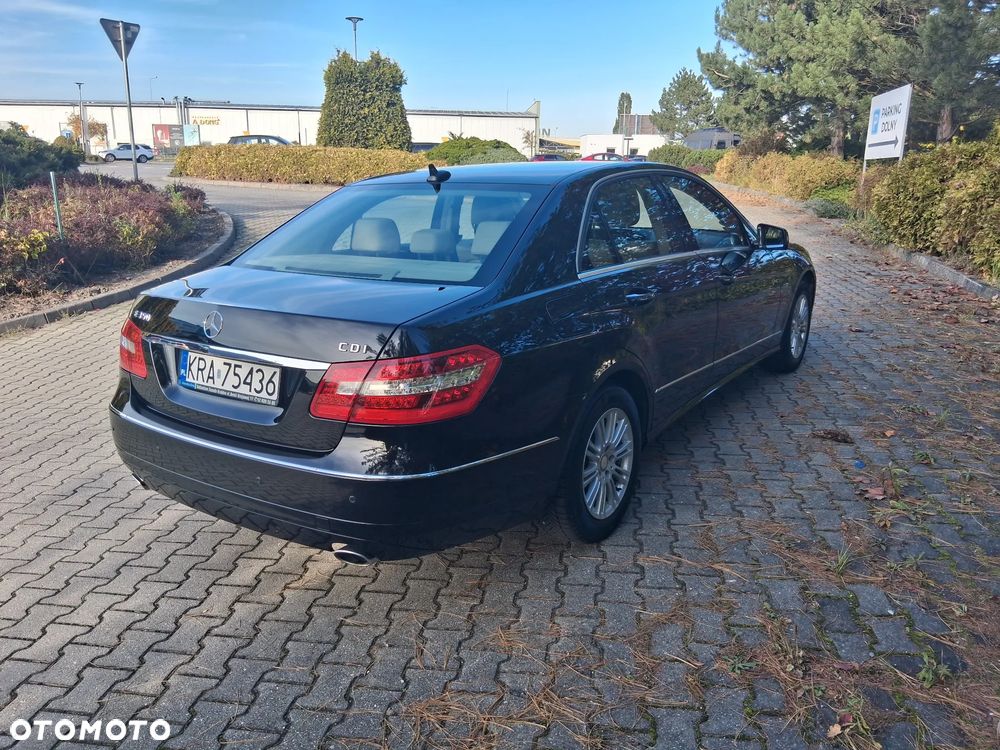 Mercedes-Benz E-Class 2011 photo 3