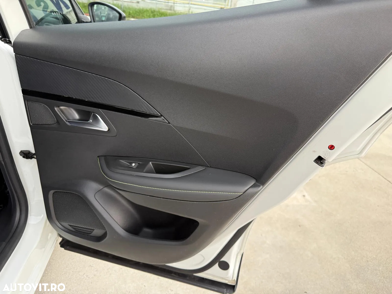 Peugeot 2008 PureTech 155 EAT8 GT Pack - 39