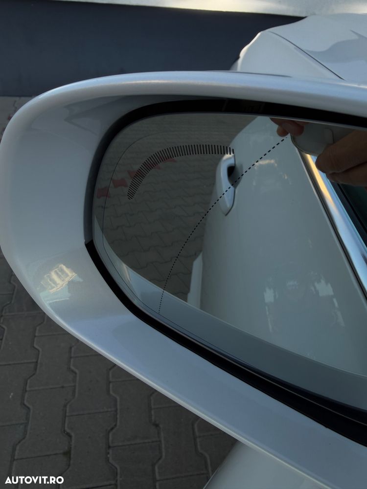 Volvo XC 60 B4 MHEV AWD Momentum Pro - 27