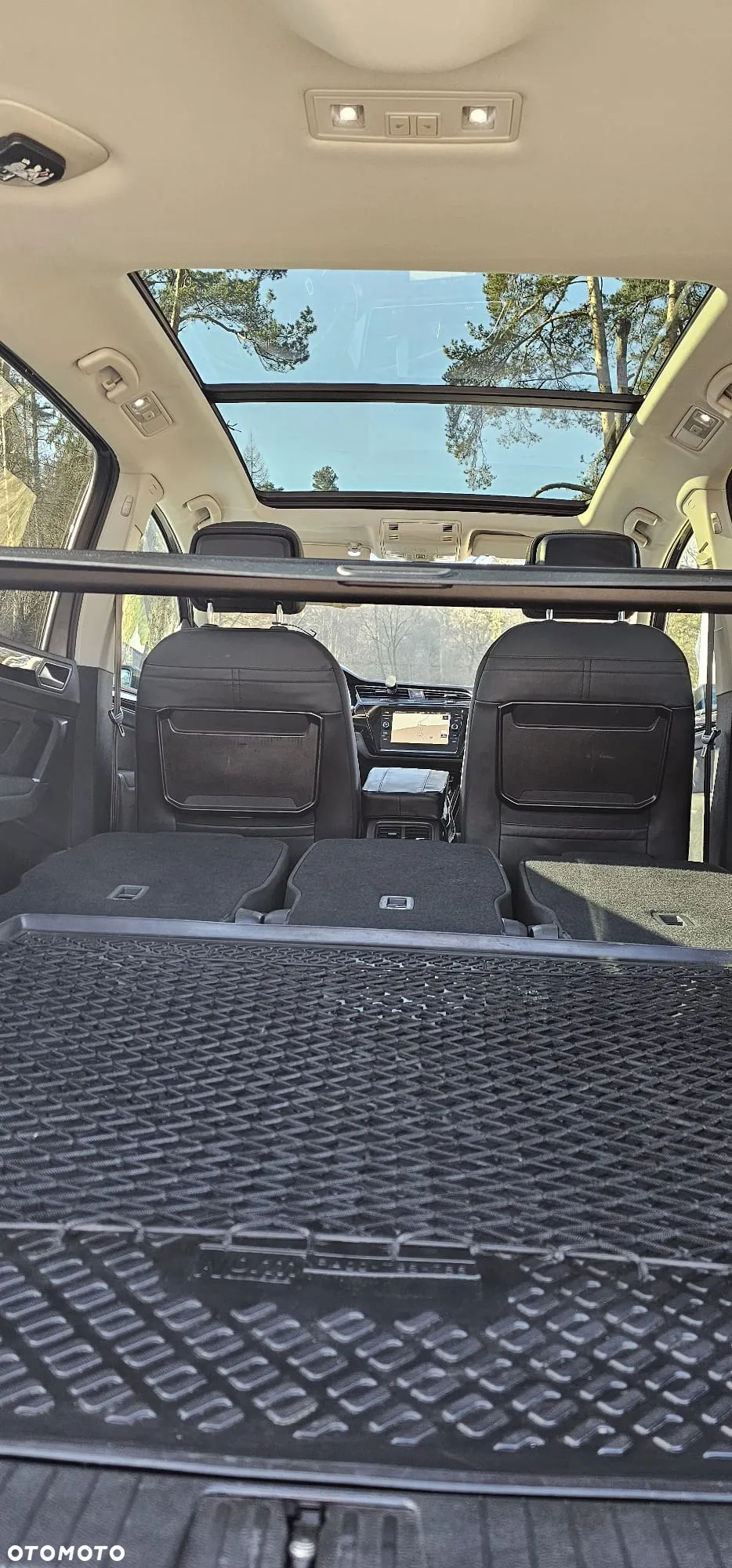 Volkswagen Touran - 12