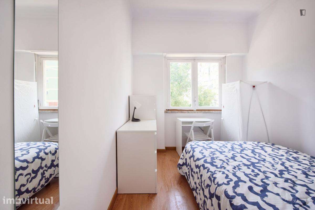 Quarto - localizado em Benfica Lisbon - Grande imagem: 2/25