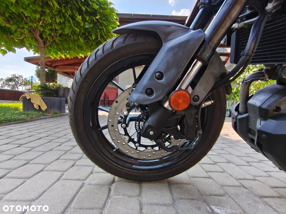 Yamaha MT - 8