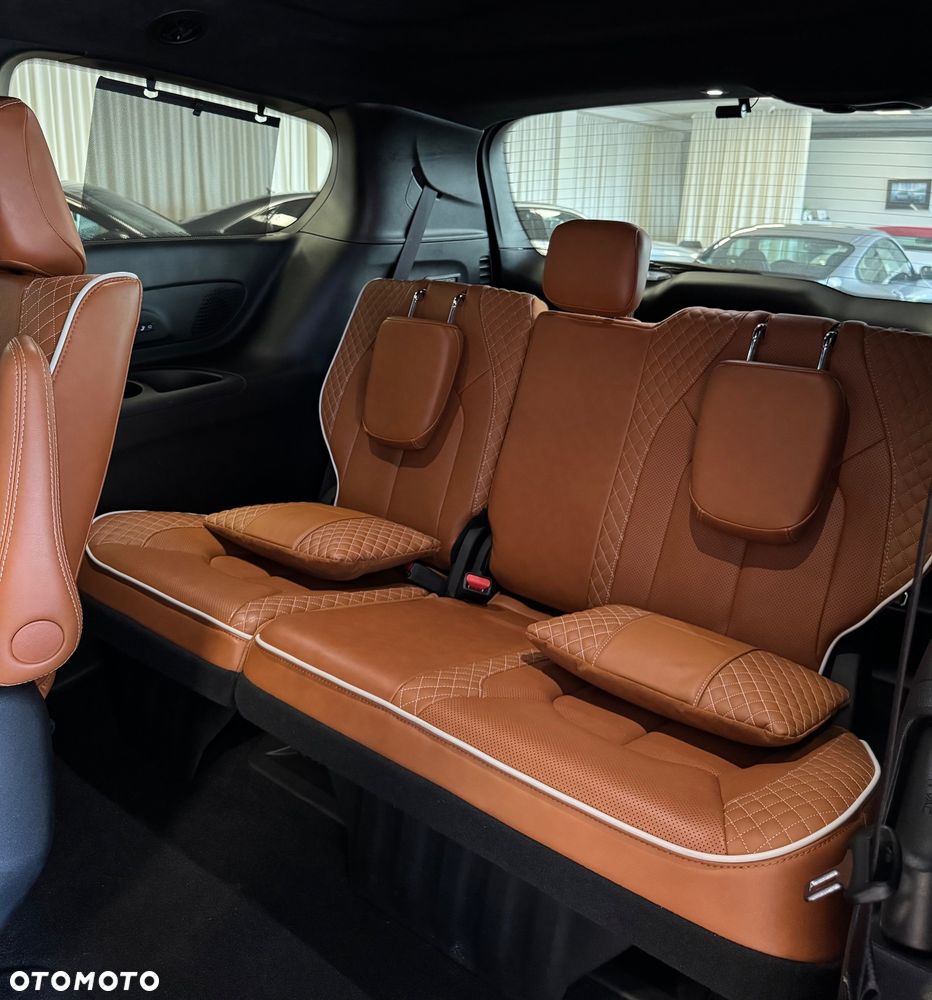 Chrysler Pacifica - 31