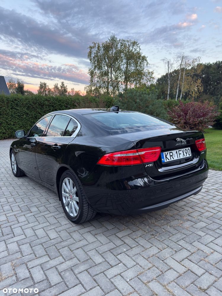 Jaguar XE - 4
