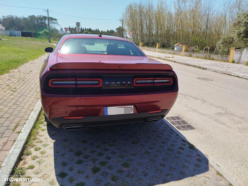 Dodge Challenger - 2