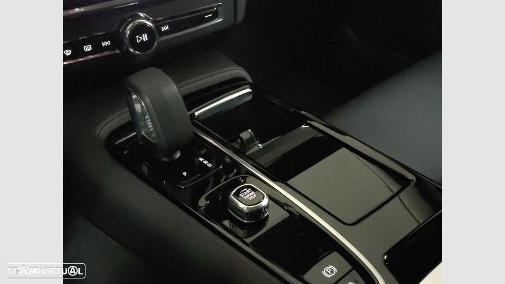 Volvo V90 2.0 T6 PHEV Plus Dark AWD - 22