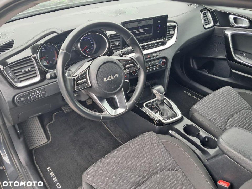 Kia Ceed - 10