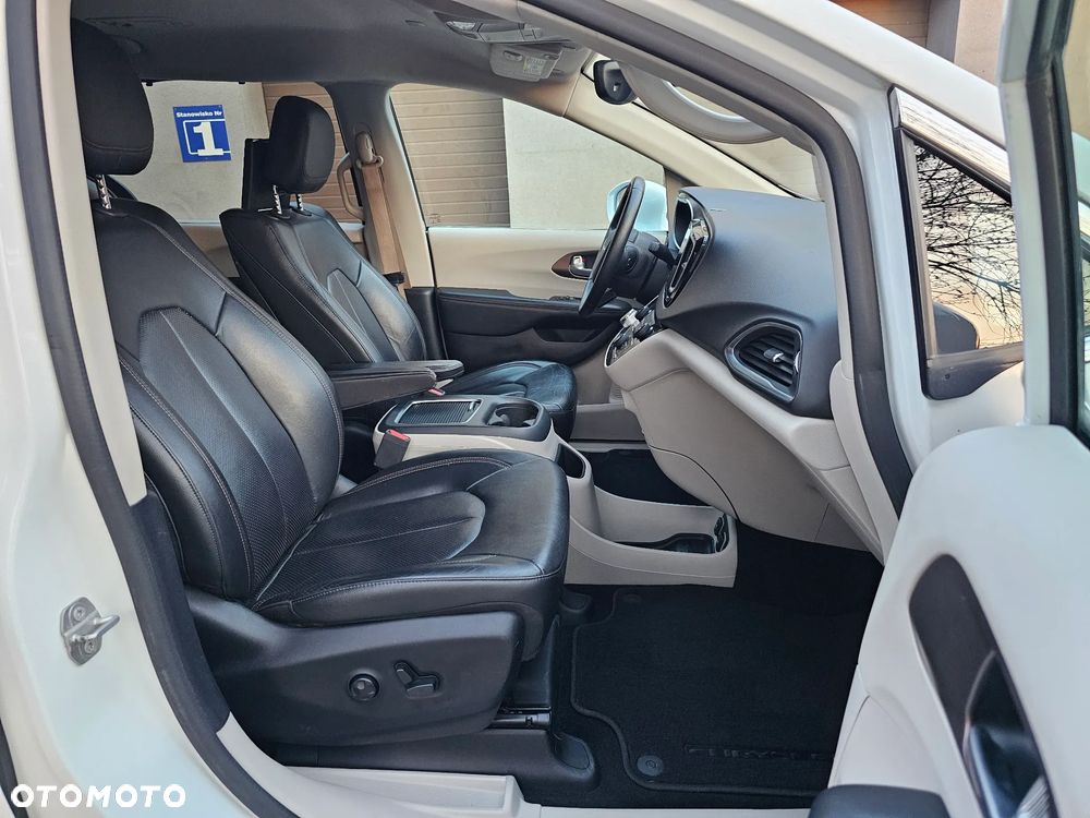 Chrysler Pacifica - 14