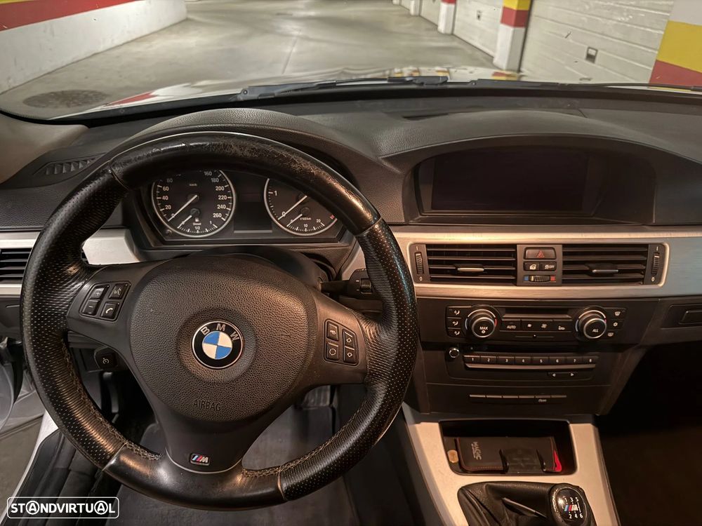 BMW 318 d Touring Navigation Sport - 4