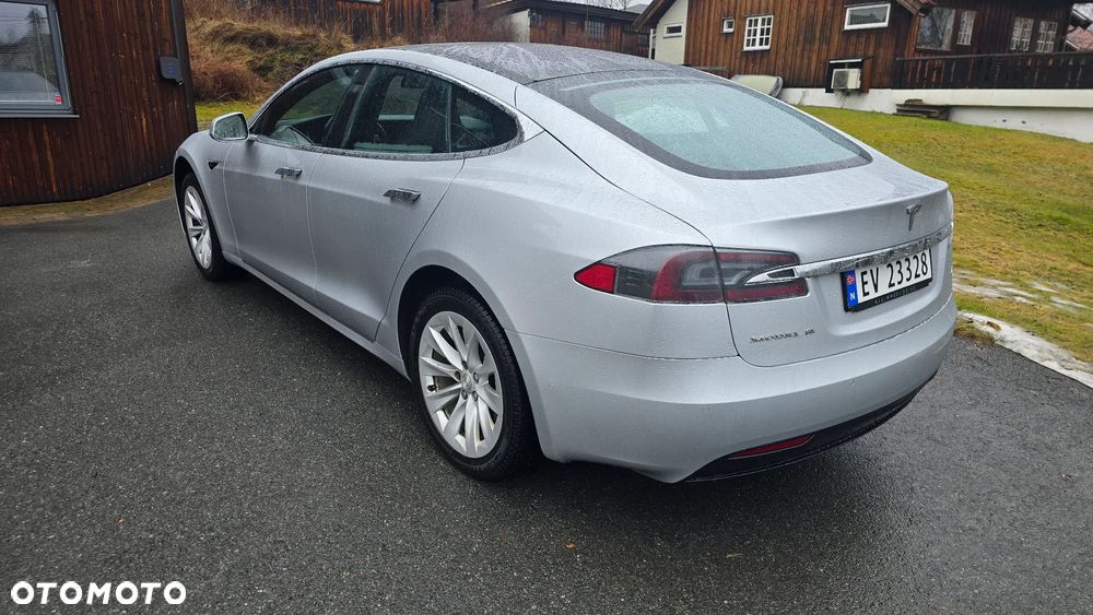 Tesla Model S - 5