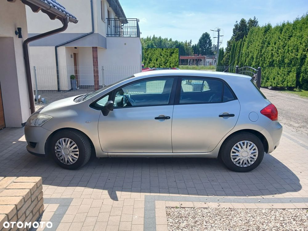 Toyota Auris 1.4 VVT-i Terra - 2
