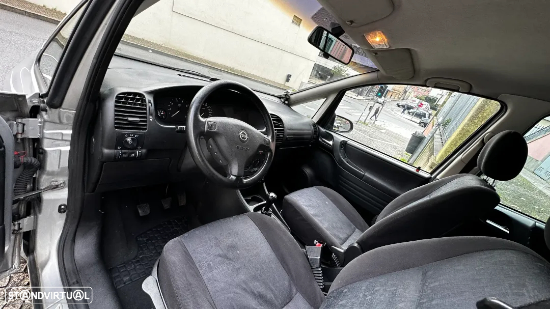 Opel Zafira - 10