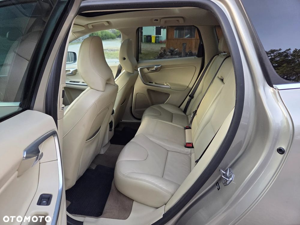 Volvo XC 60 T6 AWD Momentum - 6
