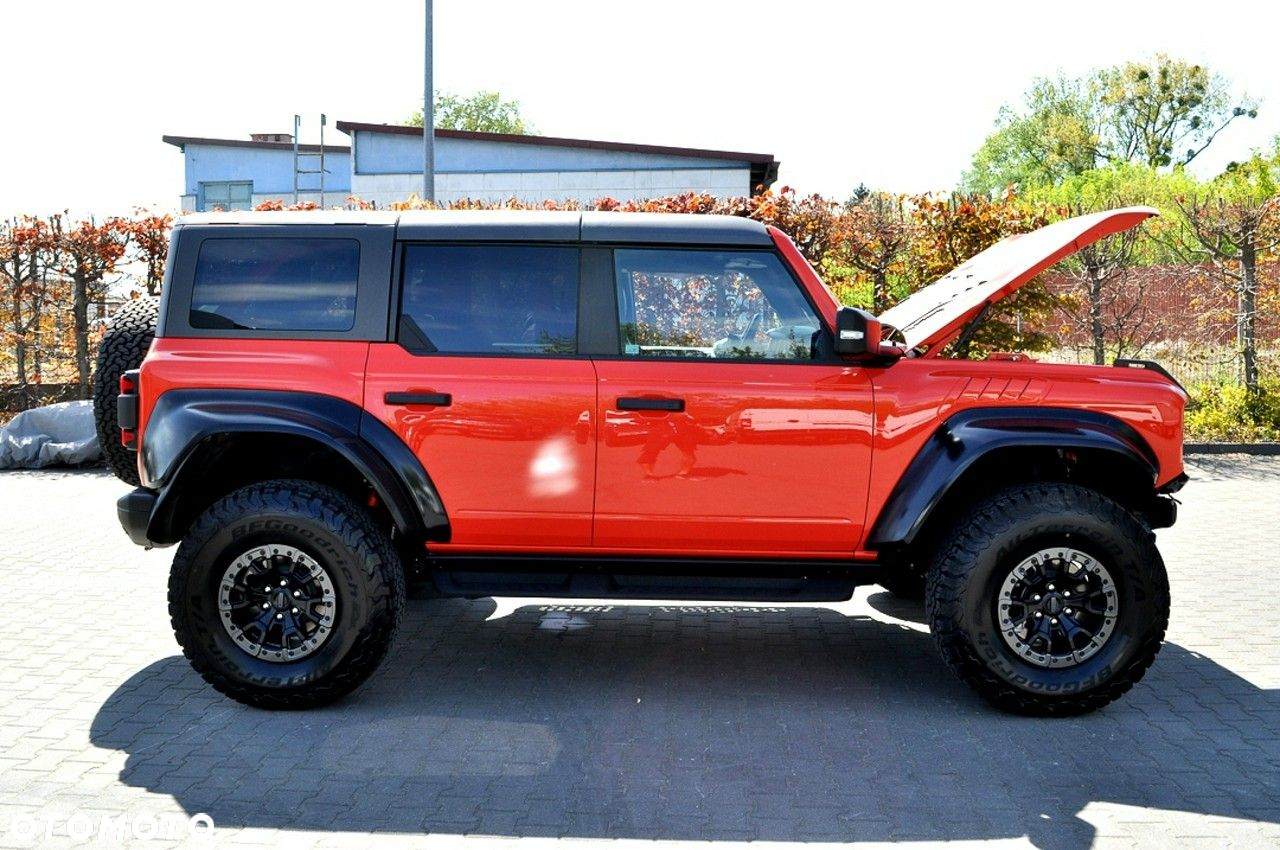 Ford Bronco - 5
