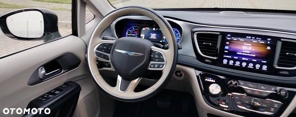 Chrysler Pacifica - 18
