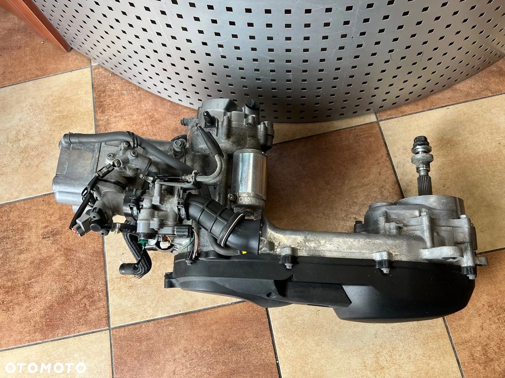 SILNIK KOMPLETNY NAPĘD SKRZYNIA SUZUKI SIXTEEN 2007 - 2014 125 cm KOD F499 - 2