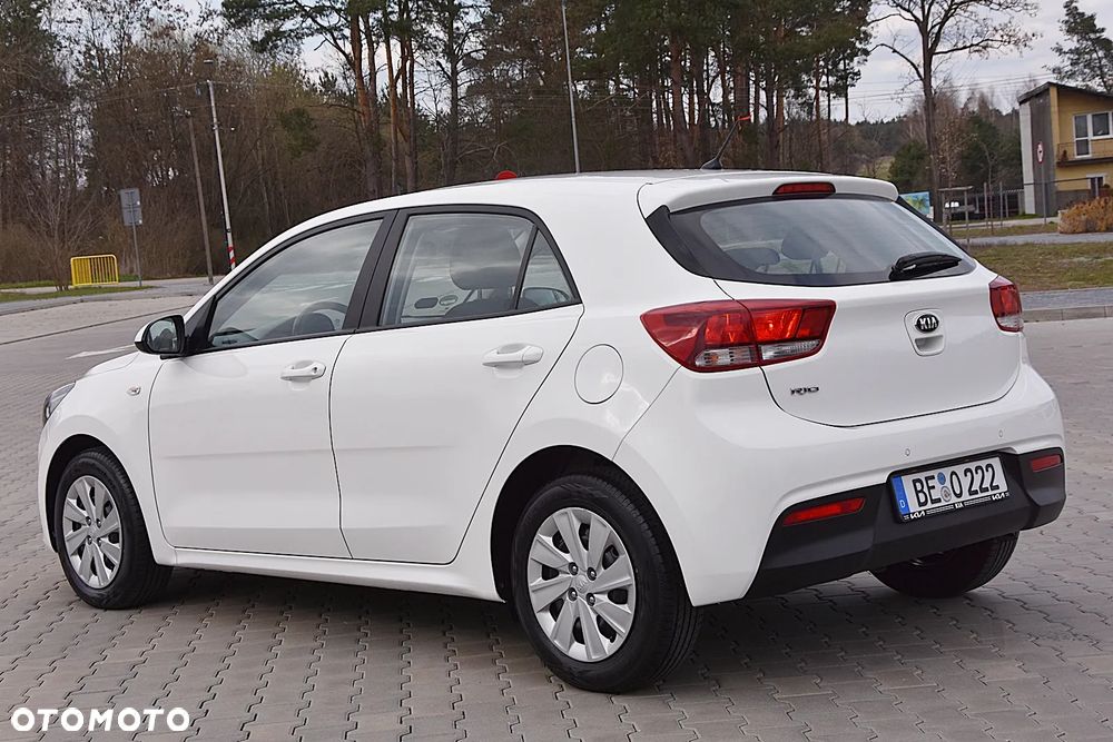 Kia Rio 1.2 L - 8