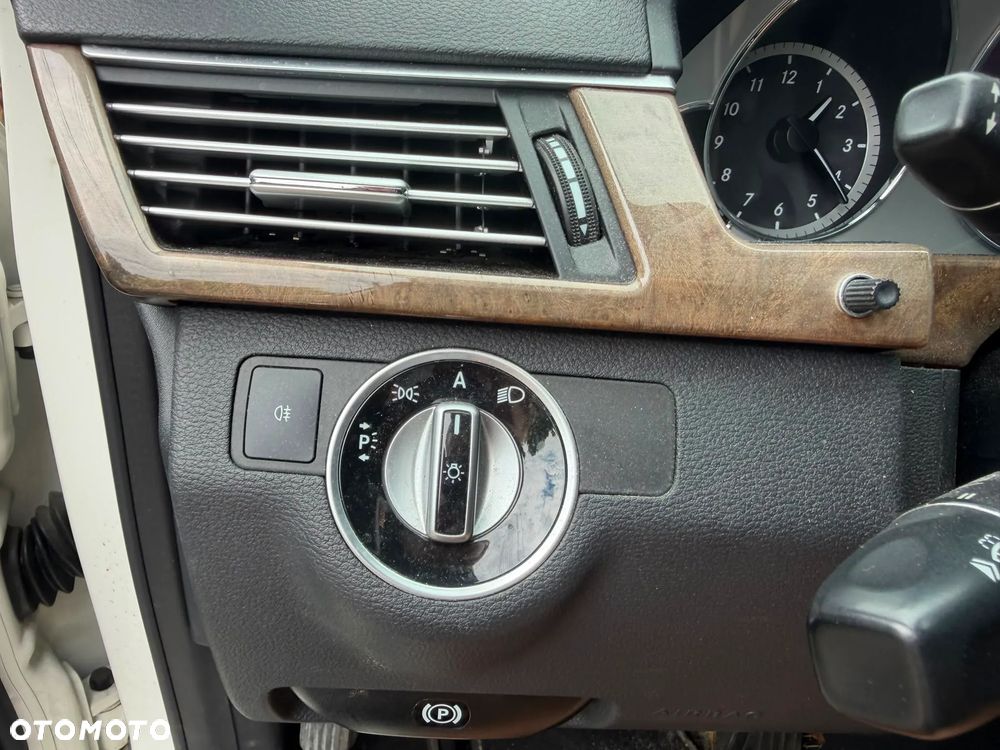 Mercedes-Benz Klasa E 500 4-Matic Avantgarde - 20