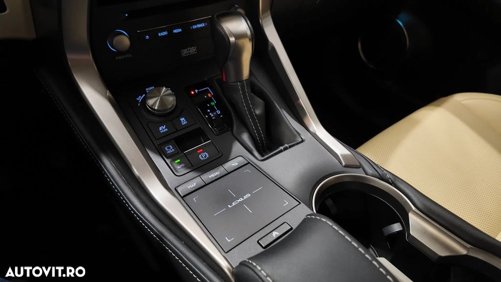 Lexus Seria NX 300h E-FOUR Luxury Line - 26