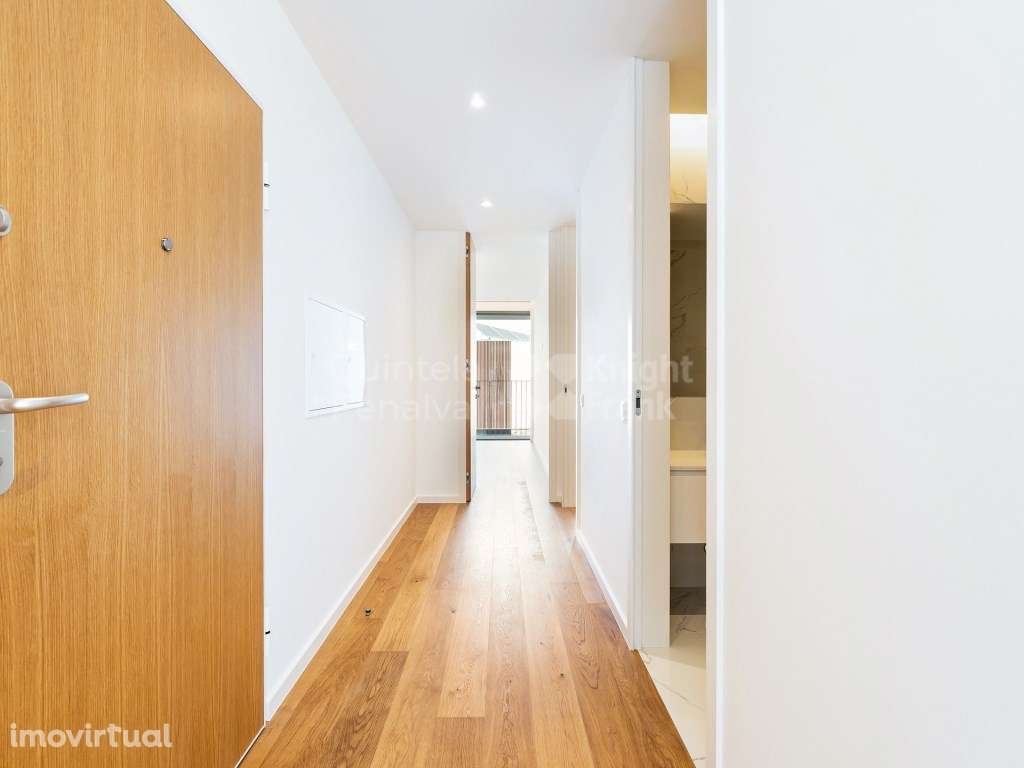 Apartamento T2 com varanda e estacionamento em Canidelo - Grande imagem: 3/27