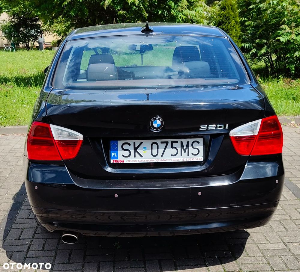 BMW Seria 3 320i - 3