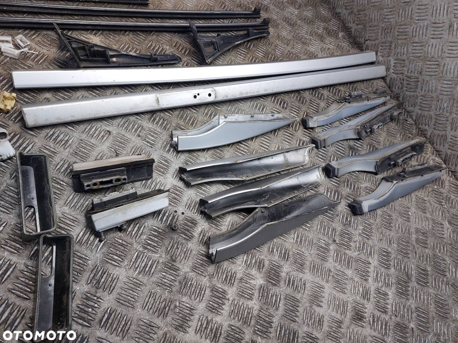 LISTWA DACHOWA RELING RELINGI KOMPLET HONDA FR-V I 2.0 16V - 10