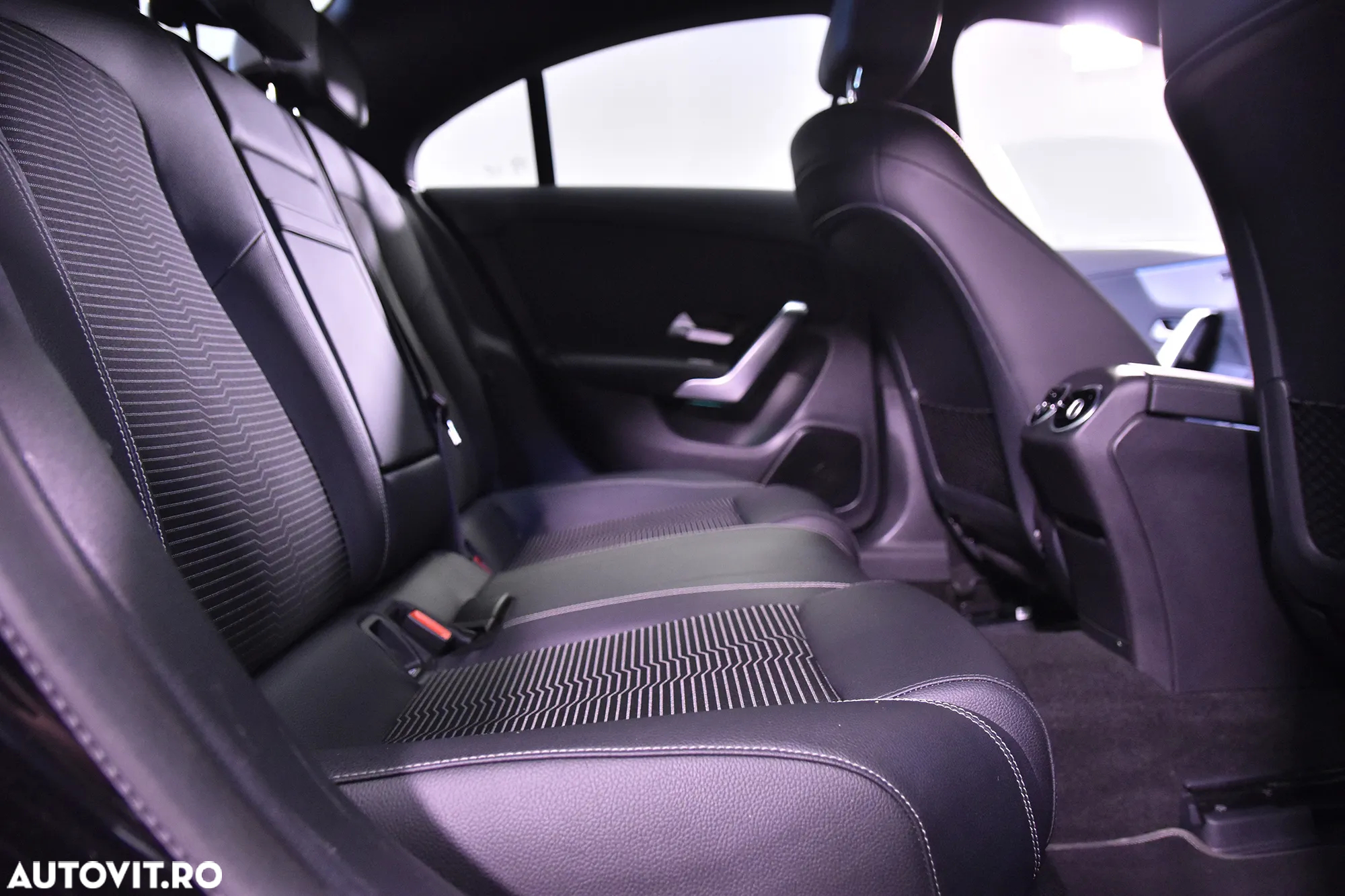 Mercedes-Benz CLA 180 7G-DCT - 12