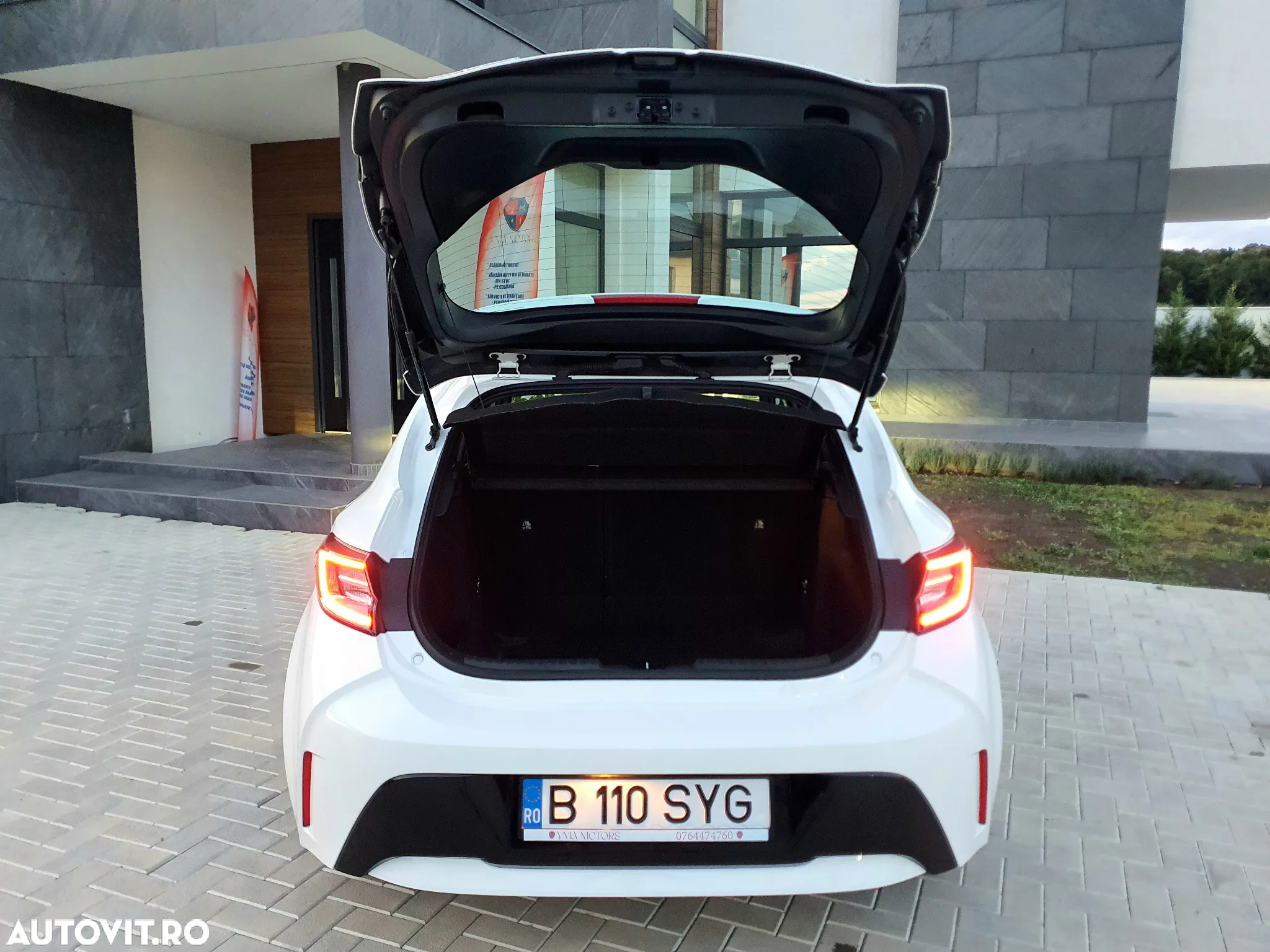 Toyota Corolla 1.8 HSD Dynamic - 23