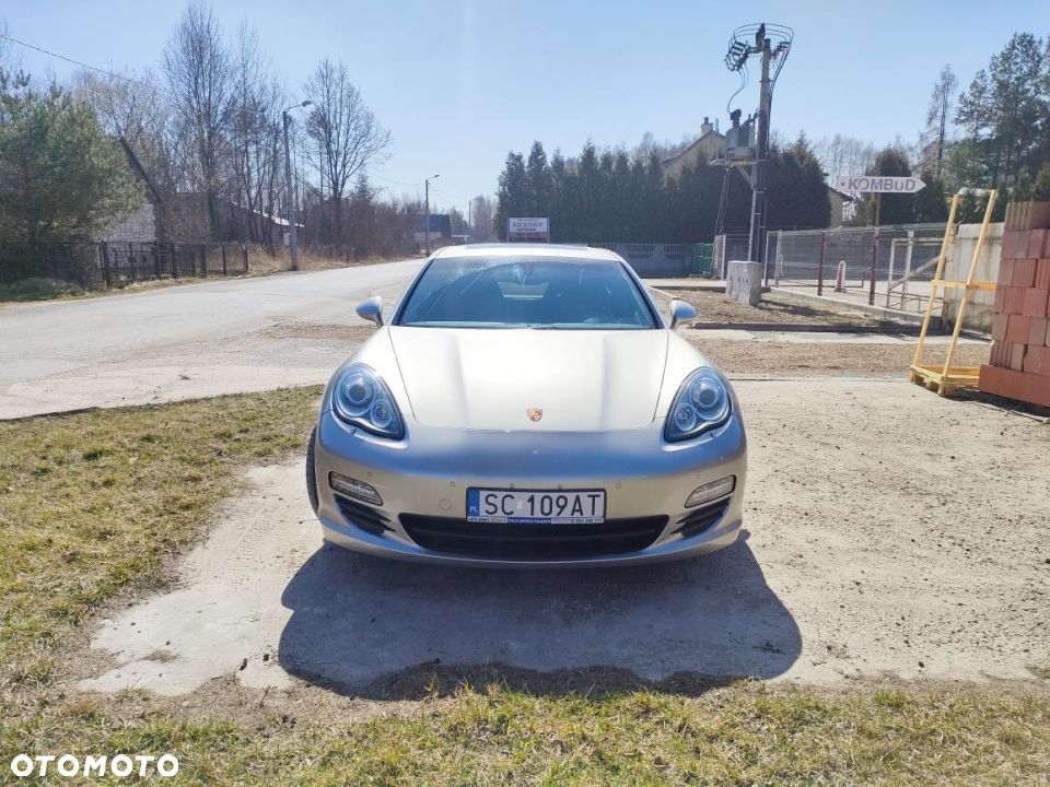Porsche Panamera - 1