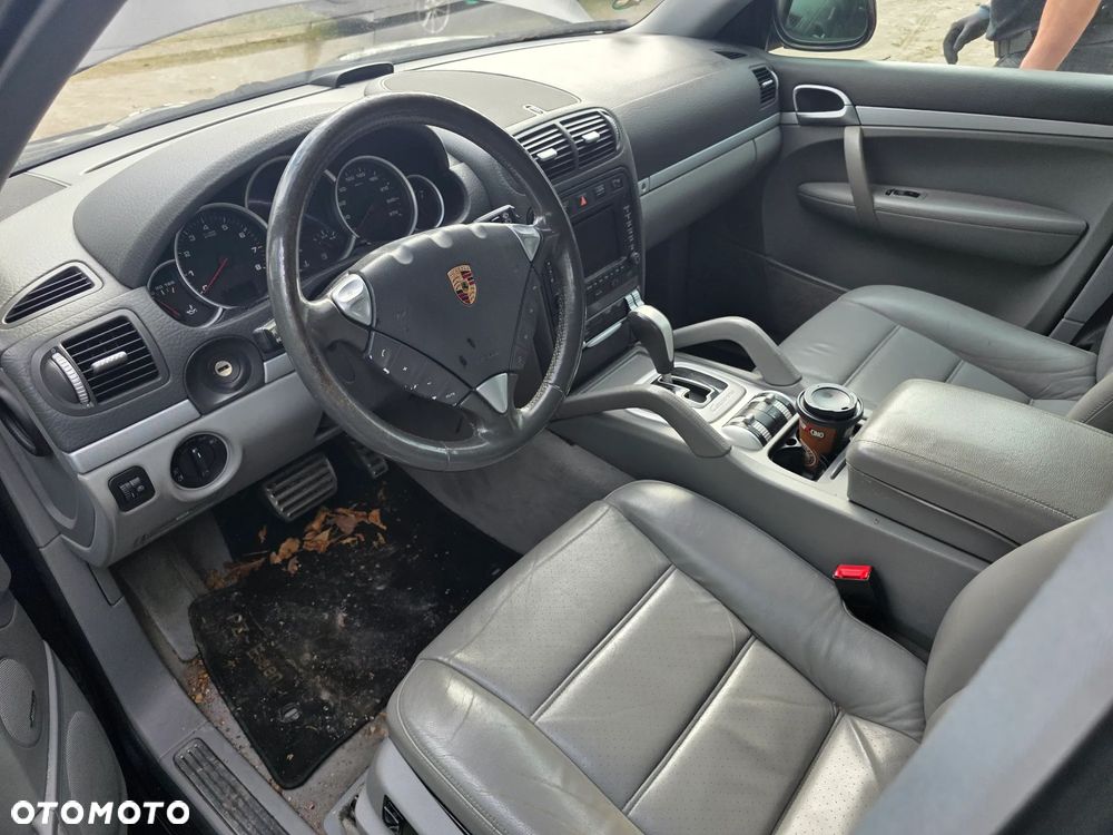 Porsche Cayenne - 6
