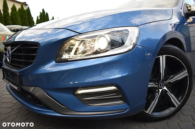 Volvo V60 D4 R-Design - 32