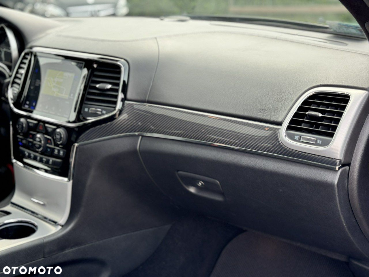 Jeep Grand Cherokee - 35