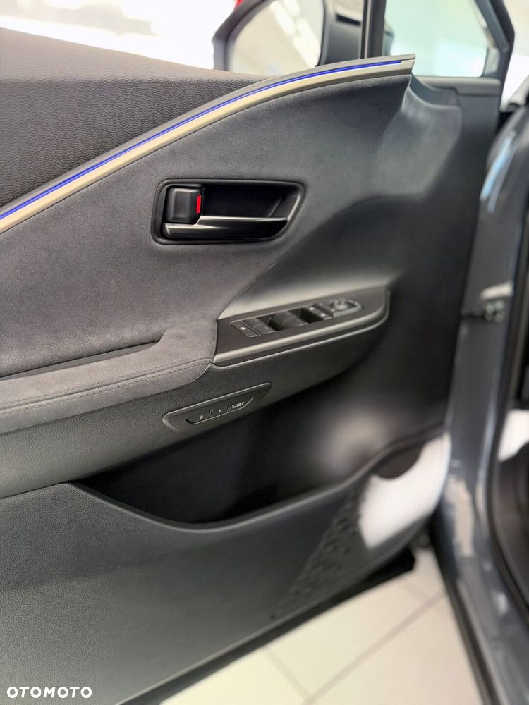Toyota C-HR 2.0 PHEV Dynamic Force Executive - 20
