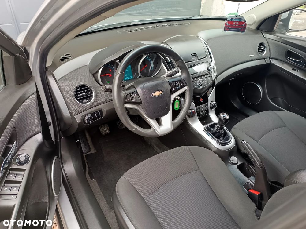 Chevrolet Cruze 1.6 LT+ - 12