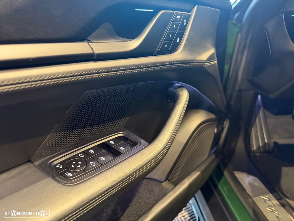 Porsche Taycan Cross Turismo 4S - 23