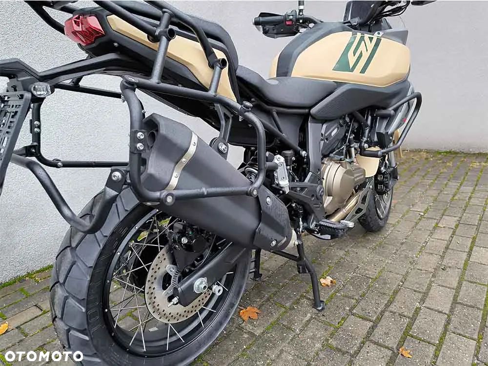 QJMOTOR SRT 600SX - 18