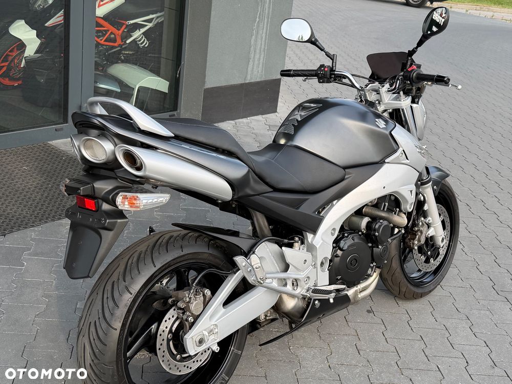 Suzuki GSR - 5