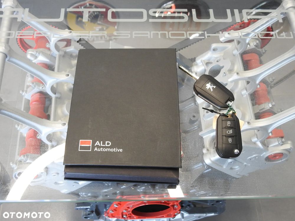 Peugeot 5008 1.6 BlueHDI Allure S&S EAT6 - 36