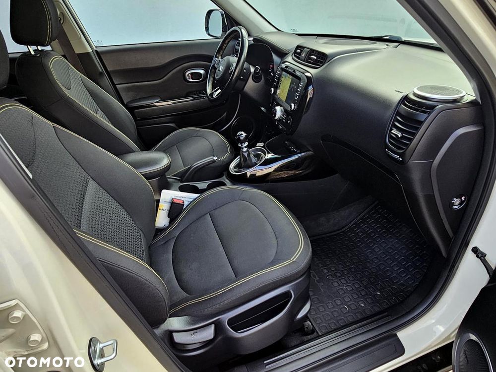 Kia Soul 1.6 CRDI Dream Team Edition - 24