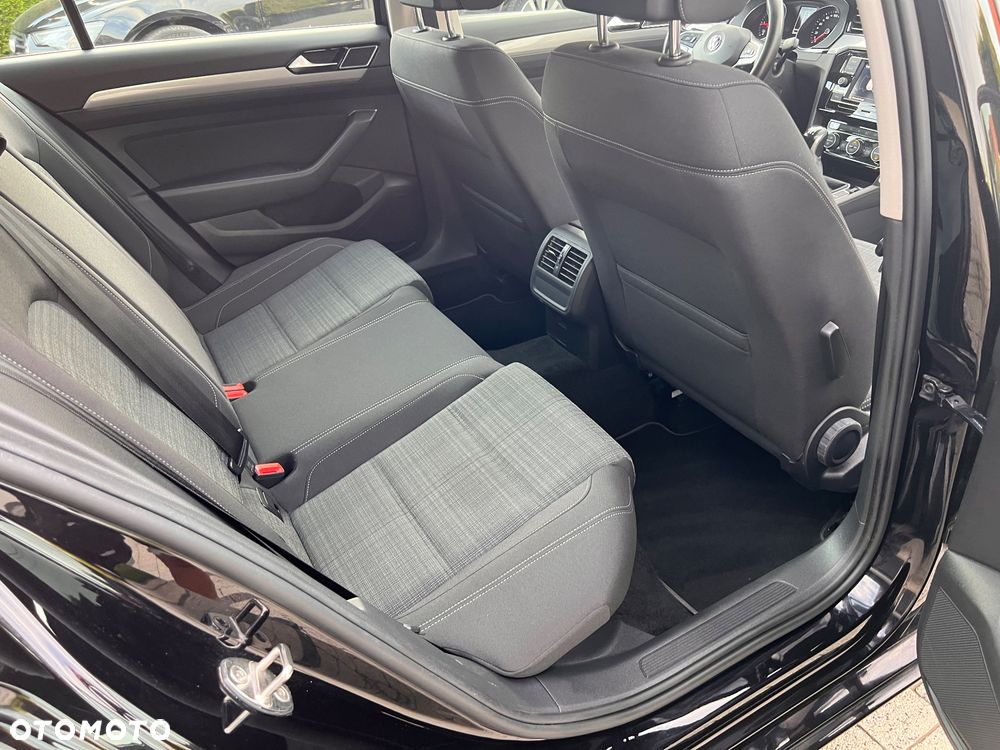 Volkswagen Passat 2.0 TDI EVO Business - 9