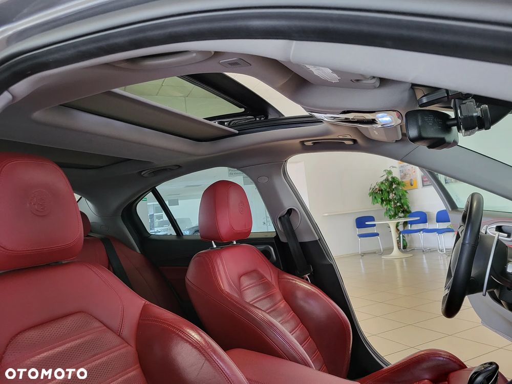 Alfa Romeo Giulia 2.0 Turbo 16V AT8-Q4 Ti - 28