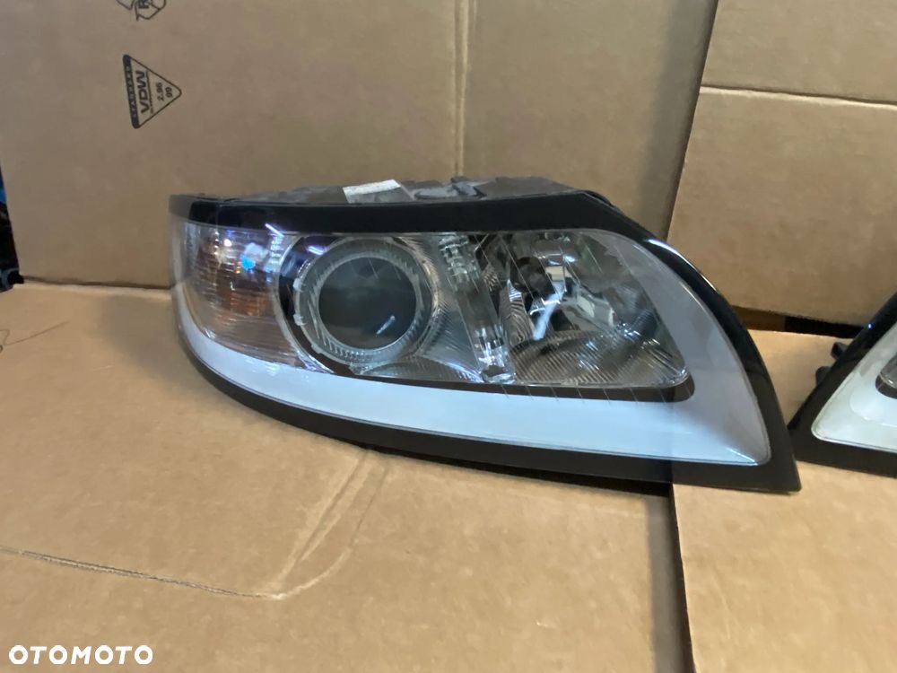 lampa volvo s40 V50 lift eu prawa cała - 1