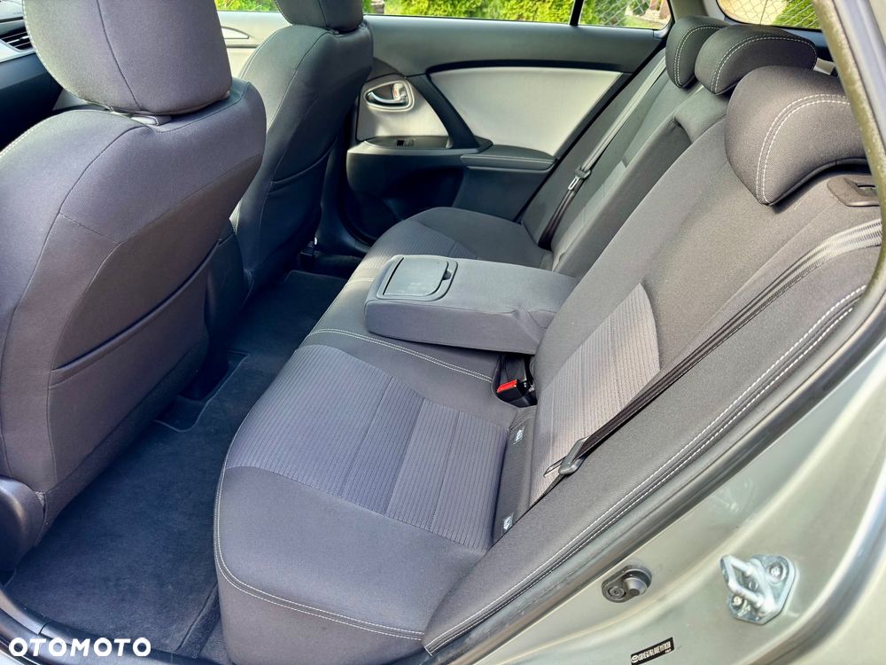 Toyota Avensis Touring Sports 1.8 Executive - 12