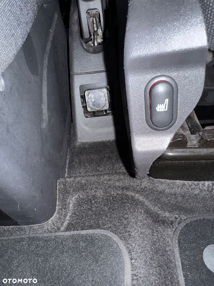 Ford Tourneo Custom 2.0 EcoBlue L1 Titanium - 25