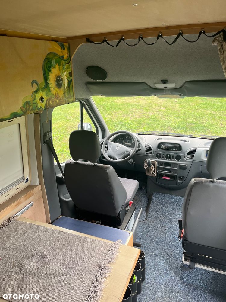 Mercedes-Benz Sprinter - 11