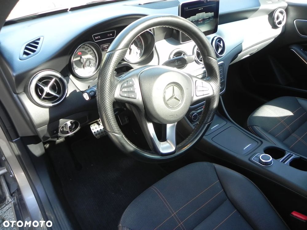 Mercedes-Benz CLA - 12